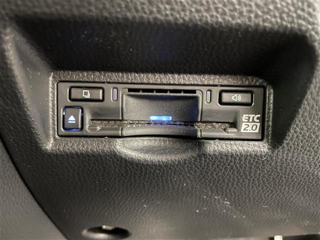 ヴォクシー ハイブリッドＳ－Ｚ　純正１０．５インチディスプレイオーディオ（ナビ／Ｂｌｕｅｔｏｏｔｈ／ＵＳＢ／Ｍｉｒａｃａｓｔ／ＨＤＭＩ）フルセグテレビ／バックカメラ／ビルトインＥＴＣ２．０／トヨタセーフティセンス／シートヒーター（10枚目）