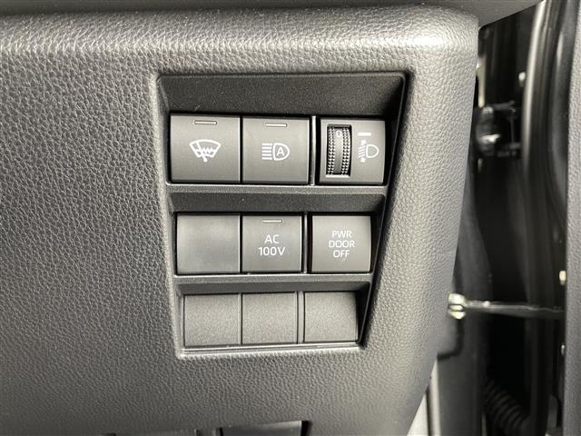 ヴォクシー ハイブリッドＳ－Ｚ　純正１０．５インチディスプレイオーディオ（ナビ／Ｂｌｕｅｔｏｏｔｈ／ＵＳＢ／Ｍｉｒａｃａｓｔ／ＨＤＭＩ）フルセグテレビ／バックカメラ／ビルトインＥＴＣ２．０／トヨタセーフティセンス／シートヒーター（11枚目）