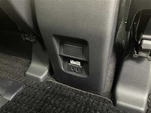 ヴォクシー ハイブリッドＳ－Ｚ　純正１０．５インチディスプレイオーディオ（ナビ／Ｂｌｕｅｔｏｏｔｈ／ＵＳＢ／Ｍｉｒａｃａｓｔ／ＨＤＭＩ）フルセグテレビ／バックカメラ／ビルトインＥＴＣ２．０／トヨタセーフティセンス／シートヒーター（12枚目）