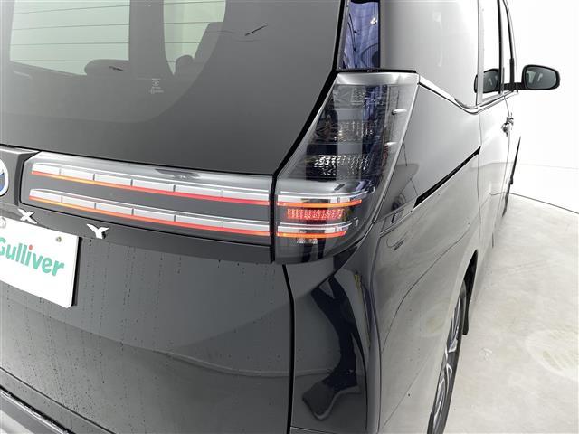 ヴォクシー ハイブリッドＳ－Ｚ　純正１０．５インチディスプレイオーディオ（ナビ／Ｂｌｕｅｔｏｏｔｈ／ＵＳＢ／Ｍｉｒａｃａｓｔ／ＨＤＭＩ）フルセグテレビ／バックカメラ／ビルトインＥＴＣ２．０／トヨタセーフティセンス／シートヒーター（22枚目）