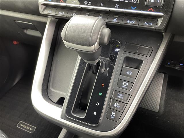 ヴォクシー ハイブリッドＳ－Ｚ　純正１０．５インチディスプレイオーディオ（ナビ／Ｂｌｕｅｔｏｏｔｈ／ＵＳＢ／Ｍｉｒａｃａｓｔ／ＨＤＭＩ）フルセグテレビ／バックカメラ／ビルトインＥＴＣ２．０／トヨタセーフティセンス／シートヒーター（31枚目）