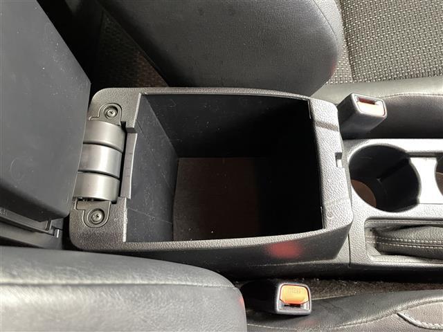 オーリス ハイブリッドGパッケージ モデリスタエアロ 純正ナビ CD/DVD/フルセグTV/Bluetooth/AM/FM バックカメラ ETC 衝突軽減ブレーキ サイドバイザー 前方ドライブレコーダ オートライト(18枚目)