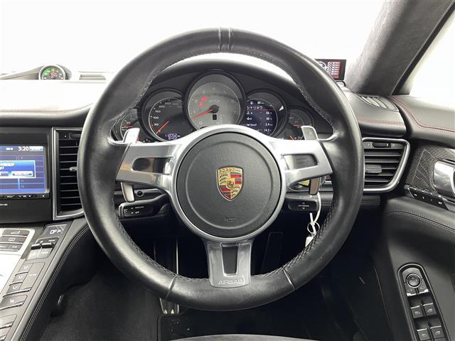 パナメーラ ＧＴＳ　ＢＯＳＥサウンド　サンルーフ　可動式リアウィング　純正クラリオン製ナビ　クルーズコントロール　ＥＴＣ　電動リアゲート　ドラレコ　シートヒーター　純正エアサス　純正可変バルブマフラー　パワーシート（2枚目）