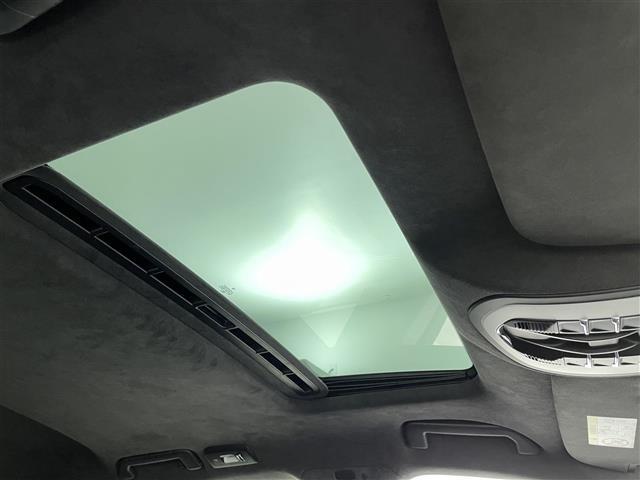 パナメーラ ＧＴＳ　ＢＯＳＥサウンド　サンルーフ　可動式リアウィング　純正クラリオン製ナビ　クルーズコントロール　ＥＴＣ　電動リアゲート　ドラレコ　シートヒーター　純正エアサス　純正可変バルブマフラー　パワーシート（4枚目）