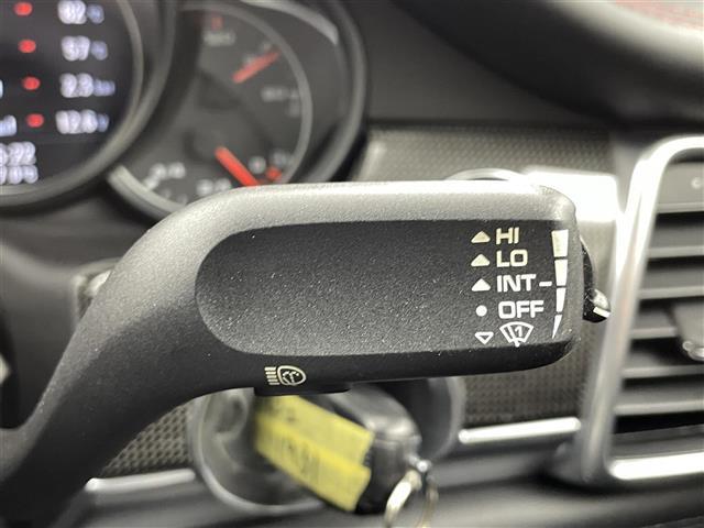 パナメーラ ＧＴＳ　ＢＯＳＥサウンド　サンルーフ　可動式リアウィング　純正クラリオン製ナビ　クルーズコントロール　ＥＴＣ　電動リアゲート　ドラレコ　シートヒーター　純正エアサス　純正可変バルブマフラー　パワーシート（6枚目）