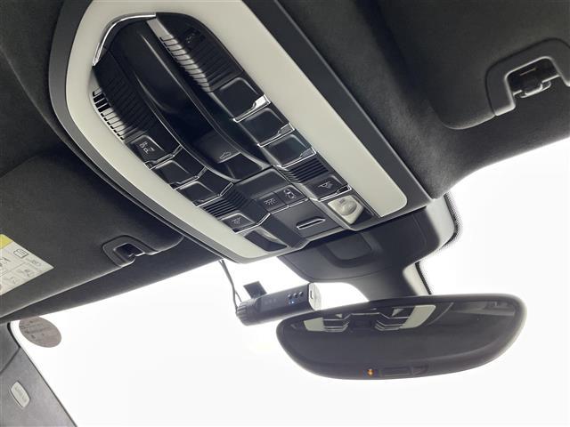 パナメーラ ＧＴＳ　ＢＯＳＥサウンド　サンルーフ　可動式リアウィング　純正クラリオン製ナビ　クルーズコントロール　ＥＴＣ　電動リアゲート　ドラレコ　シートヒーター　純正エアサス　純正可変バルブマフラー　パワーシート（12枚目）