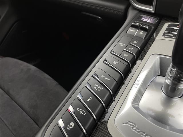 パナメーラ ＧＴＳ　ＢＯＳＥサウンド　サンルーフ　可動式リアウィング　純正クラリオン製ナビ　クルーズコントロール　ＥＴＣ　電動リアゲート　ドラレコ　シートヒーター　純正エアサス　純正可変バルブマフラー　パワーシート（14枚目）