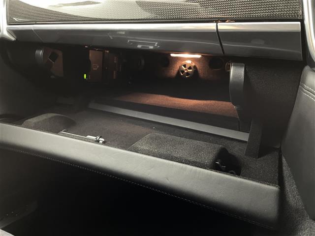 パナメーラ ＧＴＳ　ＢＯＳＥサウンド　サンルーフ　可動式リアウィング　純正クラリオン製ナビ　クルーズコントロール　ＥＴＣ　電動リアゲート　ドラレコ　シートヒーター　純正エアサス　純正可変バルブマフラー　パワーシート（19枚目）