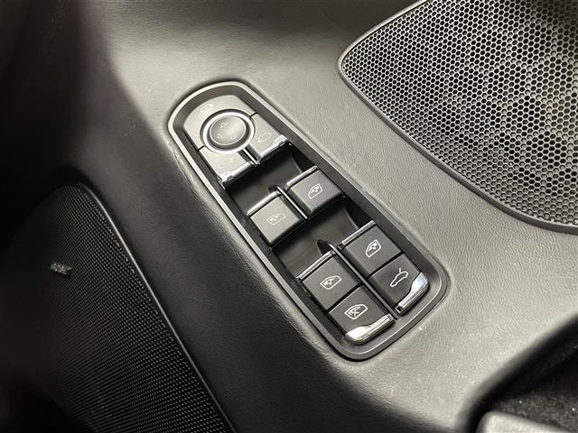 パナメーラ ＧＴＳ　ＢＯＳＥサウンド　サンルーフ　可動式リアウィング　純正クラリオン製ナビ　クルーズコントロール　ＥＴＣ　電動リアゲート　ドラレコ　シートヒーター　純正エアサス　純正可変バルブマフラー　パワーシート（20枚目）