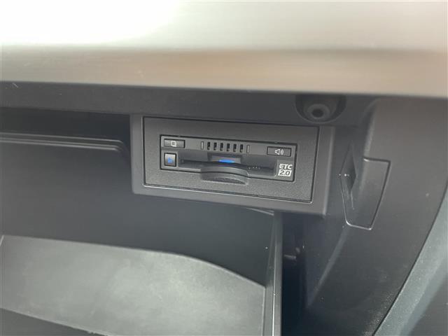 ランドクルーザープラド TX Lパッケージ 70thアニバーサリーリミテッド 純正メーカーオプション9インチナビ 7人乗り仕様 寒冷地仕様 全方位モニター プラドスーパーライブサウンド サドルタン 快適温熱レザーシート 純正18インチアルミホイール 純正スターター ETC(6枚目)