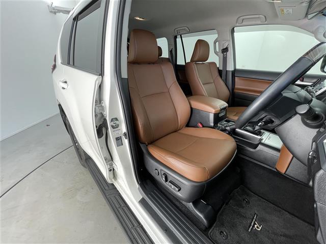 ランドクルーザープラド TX Lパッケージ 70thアニバーサリーリミテッド 純正メーカーオプション9インチナビ 7人乗り仕様 寒冷地仕様 全方位モニター プラドスーパーライブサウンド サドルタン 快適温熱レザーシート 純正18インチアルミホイール 純正スターター ETC(30枚目)