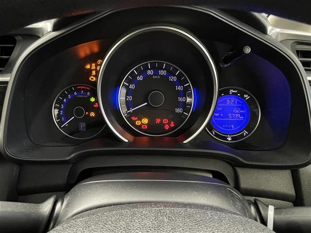 フィット 13G・Fパッケージ KENWOODナビ CD/DVD/TV 横滑り防止 プッシュスタート スマートキー ドアバイザー(3枚目)