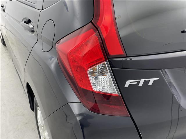 フィット 13G・Fパッケージ KENWOODナビ CD/DVD/TV 横滑り防止 プッシュスタート スマートキー ドアバイザー(34枚目)