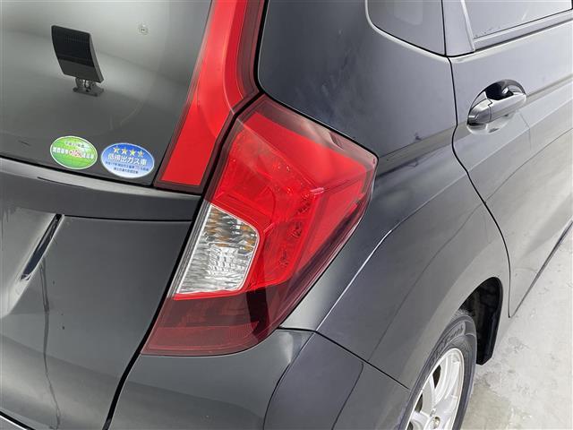 フィット 13G・Fパッケージ KENWOODナビ CD/DVD/TV 横滑り防止 プッシュスタート スマートキー ドアバイザー(35枚目)