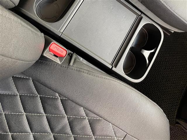 デリカＤ：５ Ｐ　純正１０．１型ナビ　Ｅ－アシスト　ブラインドスポットモニター　マルチアラウンドビューモニター　ステアリングヒーター　両側パワースライドドア　電動リアゲート　シートヒーター　パワーシート　ＥＴＣ（15枚目）