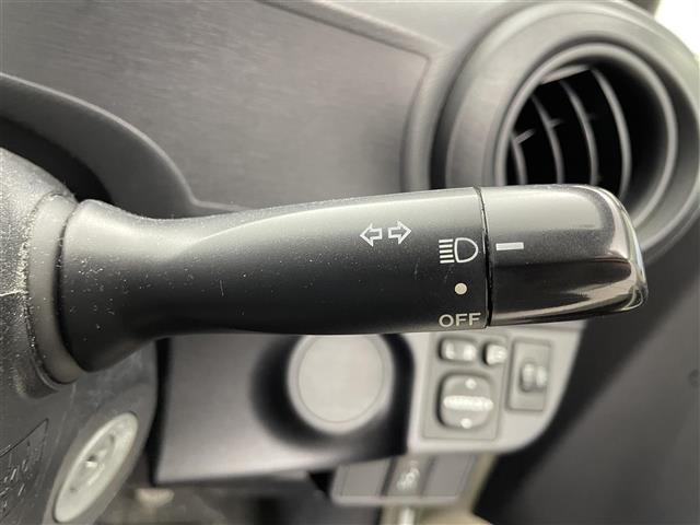 アクア Ｓ　純正ナビ　バックカメラ　ＥＴＣ　ＣＤ／ＤＶＤ　Ｂｌｕｅｔｏｏｔｈ　フルセグＴＶ　ステアリングスイッチ　ヘッドライドレベライザー　電動格納ミラー（6枚目）