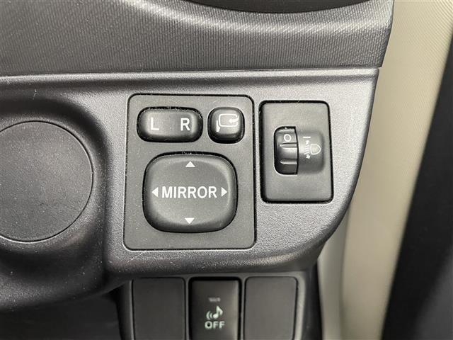 アクア Ｓ　純正ナビ　バックカメラ　ＥＴＣ　ＣＤ／ＤＶＤ　Ｂｌｕｅｔｏｏｔｈ　フルセグＴＶ　ステアリングスイッチ　ヘッドライドレベライザー　電動格納ミラー（11枚目）