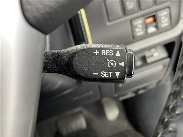 エスクァイア ハイブリッドＧｉ　アルパイン製ＢＩＧＸナビ　アルパイン製フリップダウンモニター　バックカメラ　シートヒーター　レザーシート　両側パワースライドドア　置くだけ充電　クルーズコントロール　純正ビルトインＥＴＣ　衝突被害軽減（6枚目）