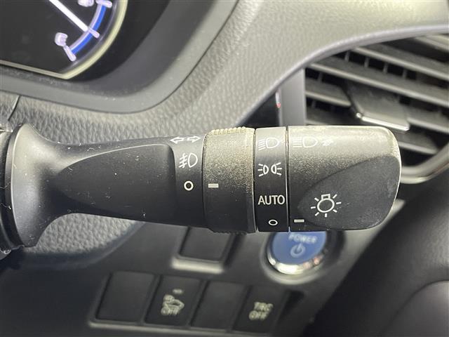 エスクァイア ハイブリッドＧｉ　アルパイン製ＢＩＧＸナビ　アルパイン製フリップダウンモニター　バックカメラ　シートヒーター　レザーシート　両側パワースライドドア　置くだけ充電　クルーズコントロール　純正ビルトインＥＴＣ　衝突被害軽減（8枚目）