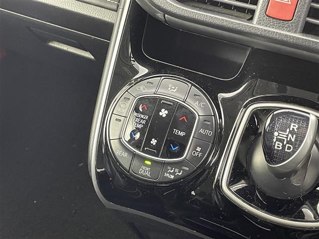 エスクァイア ハイブリッドＧｉ　アルパイン製ＢＩＧＸナビ　アルパイン製フリップダウンモニター　バックカメラ　シートヒーター　レザーシート　両側パワースライドドア　置くだけ充電　クルーズコントロール　純正ビルトインＥＴＣ　衝突被害軽減（12枚目）