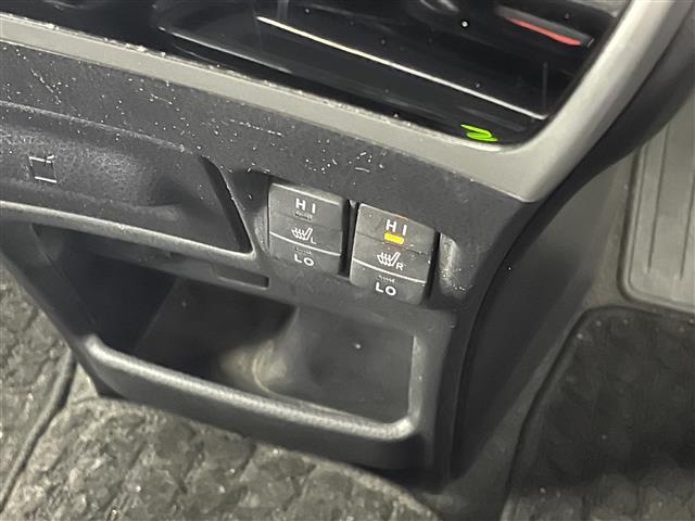 エスクァイア ハイブリッドＧｉ　アルパイン製ＢＩＧＸナビ　アルパイン製フリップダウンモニター　バックカメラ　シートヒーター　レザーシート　両側パワースライドドア　置くだけ充電　クルーズコントロール　純正ビルトインＥＴＣ　衝突被害軽減（13枚目）