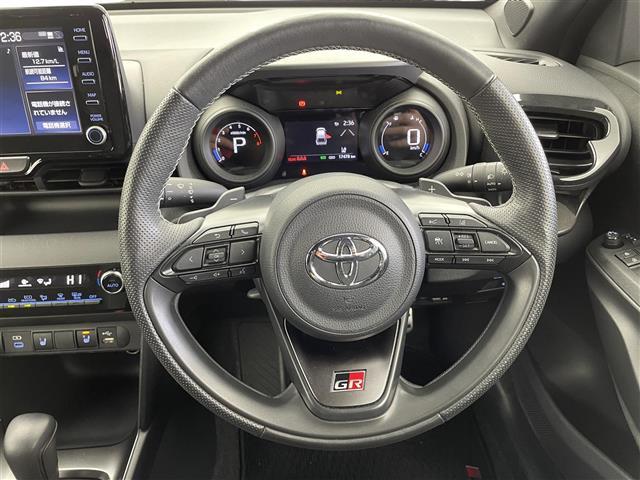 ヤリスクロス ＧＲスポーツ　ディスプレイオーディオ　バックカメラ　ＥＴＣ　シートヒーター　電動サイドブレーキ　プッシュスタート　スマートキー　オートライト　ＬＥＤヘッドライド　クルーズコントロール　レーンキープアシスト（2枚目）