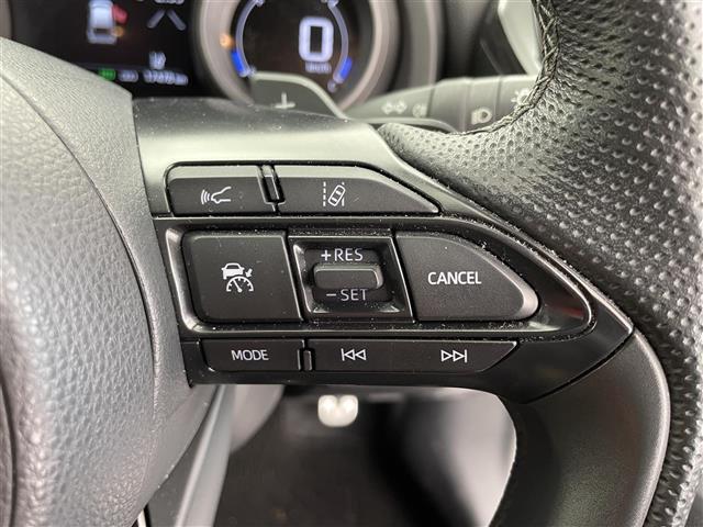 ヤリスクロス ＧＲスポーツ　ディスプレイオーディオ　バックカメラ　ＥＴＣ　シートヒーター　電動サイドブレーキ　プッシュスタート　スマートキー　オートライト　ＬＥＤヘッドライド　クルーズコントロール　レーンキープアシスト（12枚目）