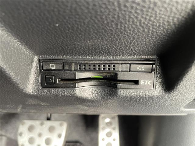 ヤリスクロス ＧＲスポーツ　ディスプレイオーディオ　バックカメラ　ＥＴＣ　シートヒーター　電動サイドブレーキ　プッシュスタート　スマートキー　オートライト　ＬＥＤヘッドライド　クルーズコントロール　レーンキープアシスト（16枚目）