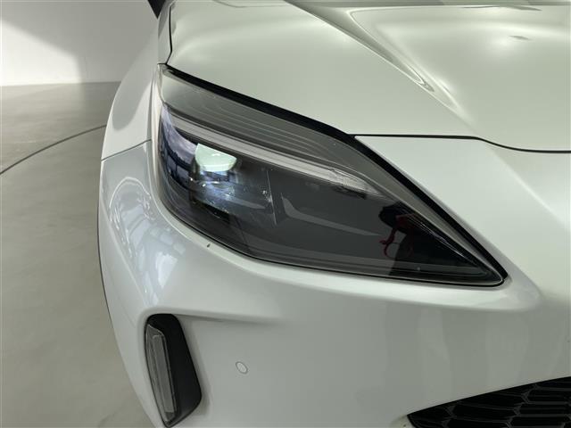 ヤリスクロス ＧＲスポーツ　ディスプレイオーディオ　バックカメラ　ＥＴＣ　シートヒーター　電動サイドブレーキ　プッシュスタート　スマートキー　オートライト　ＬＥＤヘッドライド　クルーズコントロール　レーンキープアシスト（24枚目）