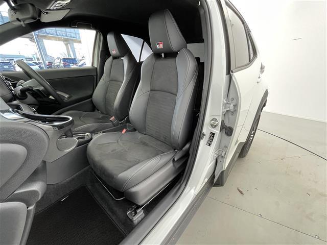 ヤリスクロス ＧＲスポーツ　ディスプレイオーディオ　バックカメラ　ＥＴＣ　シートヒーター　電動サイドブレーキ　プッシュスタート　スマートキー　オートライト　ＬＥＤヘッドライド　クルーズコントロール　レーンキープアシスト（32枚目）