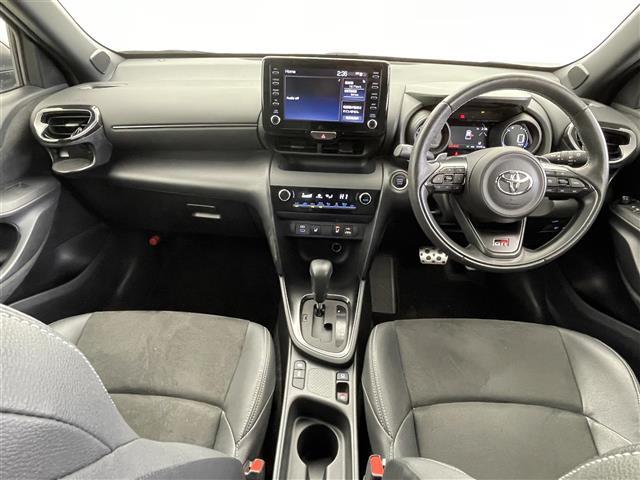 ヤリスクロス ＧＲスポーツ　ディスプレイオーディオ　バックカメラ　ＥＴＣ　シートヒーター　電動サイドブレーキ　プッシュスタート　スマートキー　オートライト　ＬＥＤヘッドライド　クルーズコントロール　レーンキープアシスト（41枚目）