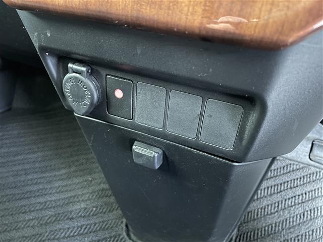 タンク カスタムＧ－Ｔ　衝突軽減ブレーキ　純正９インチナビ　ＣＤ　ＤＶＤ　ＴＶ　Ｂｌｕｅｔｏｏｔｈ　バックカメラ　横滑り防止システム　両側パワースライドドア　ビルトインＥＴＣ　前方ドライブレコーダー　オートＬＥＤヘッドライト（14枚目）