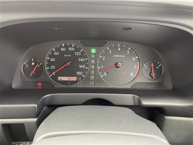 セドリック クラシック　ｃｌａｒｉｏｎカーオーディオ　ＥＴＣ　純正フロアマット　ドアバイザー（4枚目）