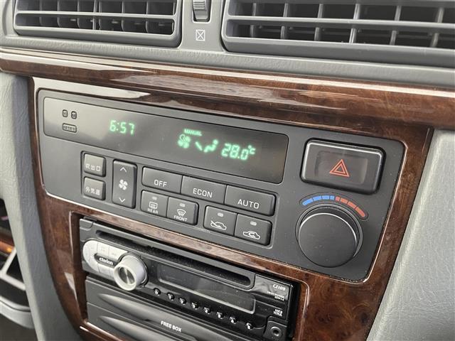 セドリック クラシック　ｃｌａｒｉｏｎカーオーディオ　ＥＴＣ　純正フロアマット　ドアバイザー（8枚目）