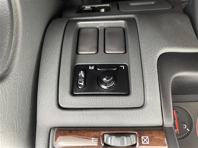 セドリック クラシック　ｃｌａｒｉｏｎカーオーディオ　ＥＴＣ　純正フロアマット　ドアバイザー（14枚目）