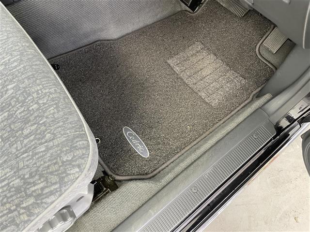 セドリック クラシック　ｃｌａｒｉｏｎカーオーディオ　ＥＴＣ　純正フロアマット　ドアバイザー（19枚目）