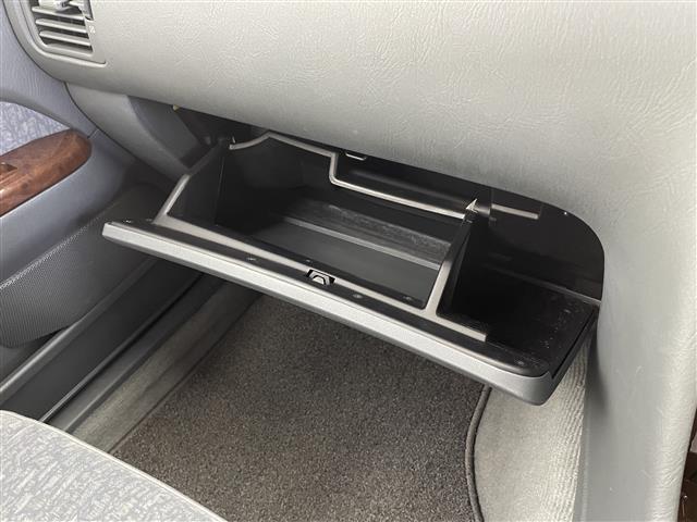 セドリック クラシック　ｃｌａｒｉｏｎカーオーディオ　ＥＴＣ　純正フロアマット　ドアバイザー（22枚目）