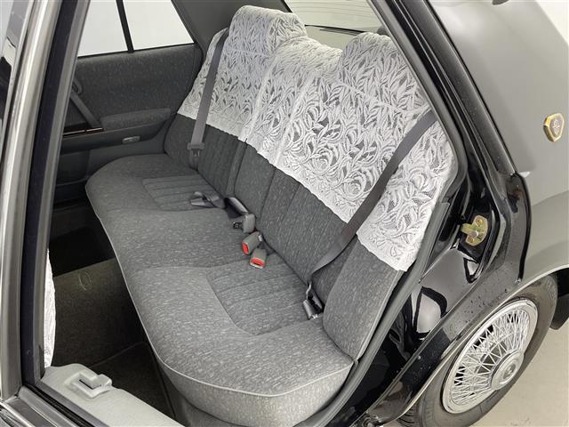 セドリック クラシック　ｃｌａｒｉｏｎカーオーディオ　ＥＴＣ　純正フロアマット　ドアバイザー（26枚目）