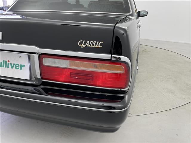 セドリック クラシック　ｃｌａｒｉｏｎカーオーディオ　ＥＴＣ　純正フロアマット　ドアバイザー（36枚目）