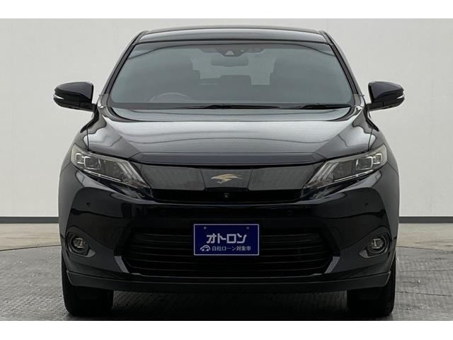 ハリアーハイブリッド プレミアム　アドバンスドパッケージ　４ＷＤ　ＥＴＣ　全周囲カメラ　クリアランスソナー　オートクルーズコントロール　レーンアシスト　パワーシート　衝突被害軽減システム　ナビ　電動リアゲート　アルミホイール　スマートキー（2枚目）