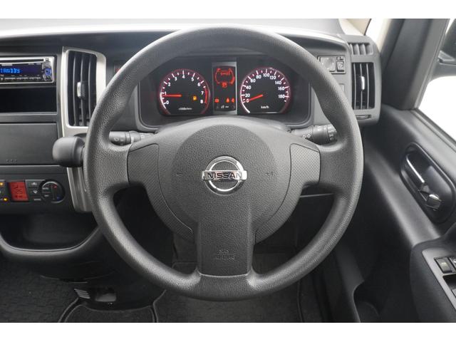 セレナ ２０Ｓ　Ｖセレクション　両側スライド・片側電動　スマートキー　３列シート　ウォークスルー　ＣＶＴ　ＣＤ　ミュージックプレイヤー接続可　盗難防止システム　衝突安全ボディ　ＡＢＳ　エアコン　パワーステアリング　パワーウィンドウ（11枚目）