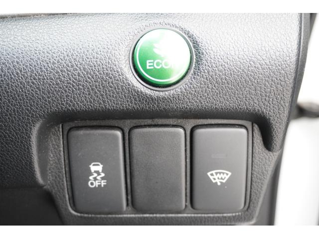 ＣＲ－Ｖ ２０Ｇ　バックカメラ　オートクルーズコントロール　ナビ　ＴＶ　ＨＩＤ　アルミホイール　スマートキー　ＣＶＴ　盗難防止システム　衝突安全ボディ　ＣＤ　ＵＳＢ　ＡＢＳ　ＥＳＣ　エアコン　パワーステアリング（16枚目）
