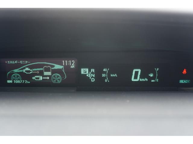 プリウス Ｓ　ＥＴＣ　バックカメラ　ナビ　ＴＶ　アルミホイール　オートライト　ＣＶＴ　スマートキー　電動格納ミラー　盗難防止システム　ＣＤ　ミュージックプレイヤー接続可　衝突安全ボディ　ＡＢＳ　ＥＳＣ　エアコン（11枚目）