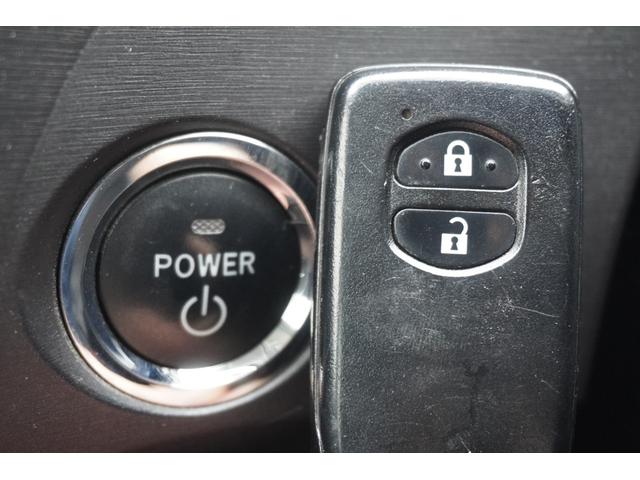 プリウス Ｓ　ＥＴＣ　バックカメラ　ナビ　ＴＶ　アルミホイール　オートライト　ＣＶＴ　スマートキー　電動格納ミラー　盗難防止システム　ＣＤ　ミュージックプレイヤー接続可　衝突安全ボディ　ＡＢＳ　ＥＳＣ　エアコン（18枚目）