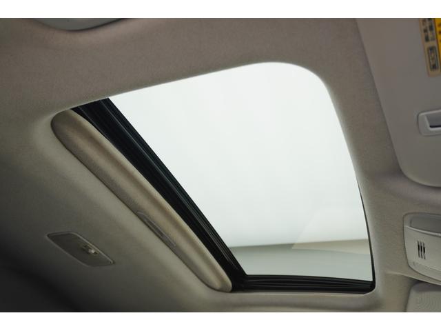 プリウス Ｓ　ハイブリッド　ＥＴＣ　バックカメラ　ＴＶ　ＬＥＤヘッドランプ　スマートキー　ＣＶＴ　盗難防止システム　衝突安全ボディ　アルミホイール　ＣＤ　Ｂｌｕｅｔｏｏｔｈ　サンルーフ　ＡＢＳ　ＥＳＣ　エアコン（17枚目）