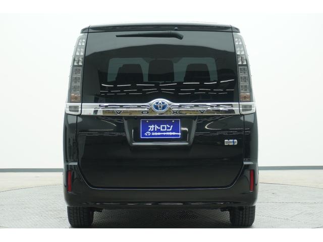 ヴォクシー ハイブリッドＶ　ＥＴＣ　バックカメラ　ナビ　ＴＶ　オートクルーズコントロール　両側電動スライドドア　ＬＥＤヘッドランプ　スマートキー　アイドリングストップ　シートヒーター　後席モニター　３列シート　ウォークスルー（5枚目）
