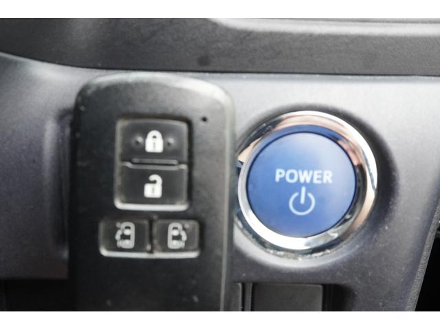 ヴォクシー ハイブリッドＶ　ＥＴＣ　バックカメラ　ナビ　ＴＶ　オートクルーズコントロール　両側電動スライドドア　ＬＥＤヘッドランプ　スマートキー　アイドリングストップ　シートヒーター　後席モニター　３列シート　ウォークスルー（18枚目）