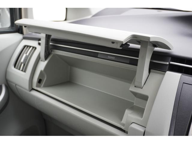 プリウス Ｓツーリングセレクション　ＥＴＣ　アルミホイール　ＬＥＤヘッドランプ　ヘッドライトウォッシャー　ＣＶＴ　スマートキー　アイドリングストップ　電動格納ミラー　盗難防止システム　ミュージックプレイヤー接続可　衝突安全ボディ　ＡＢＳ（14枚目）