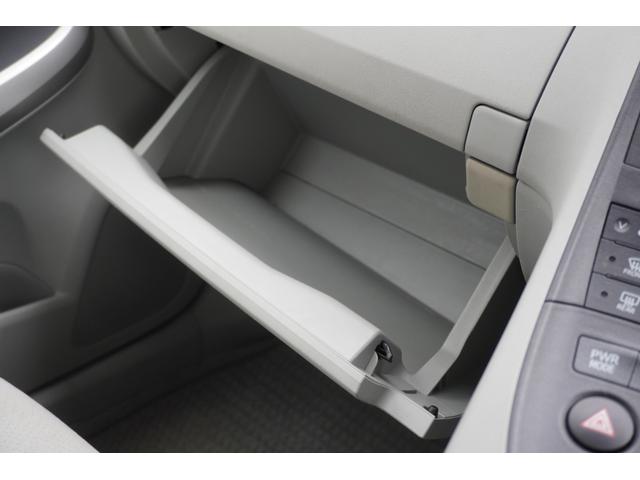 プリウス Ｓツーリングセレクション　ＥＴＣ　アルミホイール　ＬＥＤヘッドランプ　ヘッドライトウォッシャー　ＣＶＴ　スマートキー　アイドリングストップ　電動格納ミラー　盗難防止システム　ミュージックプレイヤー接続可　衝突安全ボディ　ＡＢＳ（15枚目）