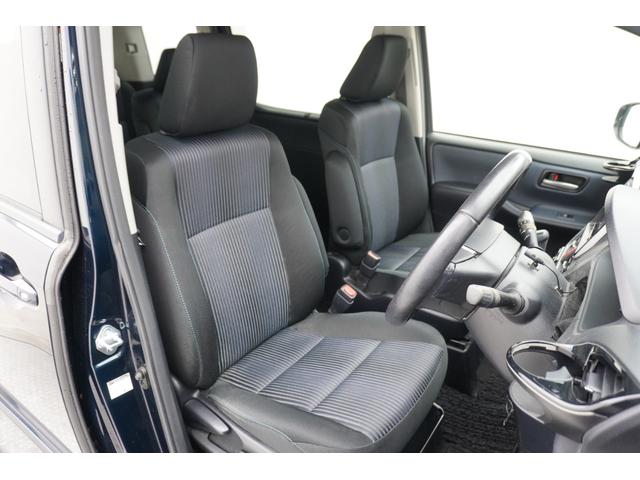 ヴォクシー ZS ETC バックカメラ ナビ TV 両側電動スライドドア オートライト LEDヘッドランプ スマートキー 電動格納ミラー 後席モニター 3列シート ウォークスルー CVT アルミホイール CD USB(7枚目)